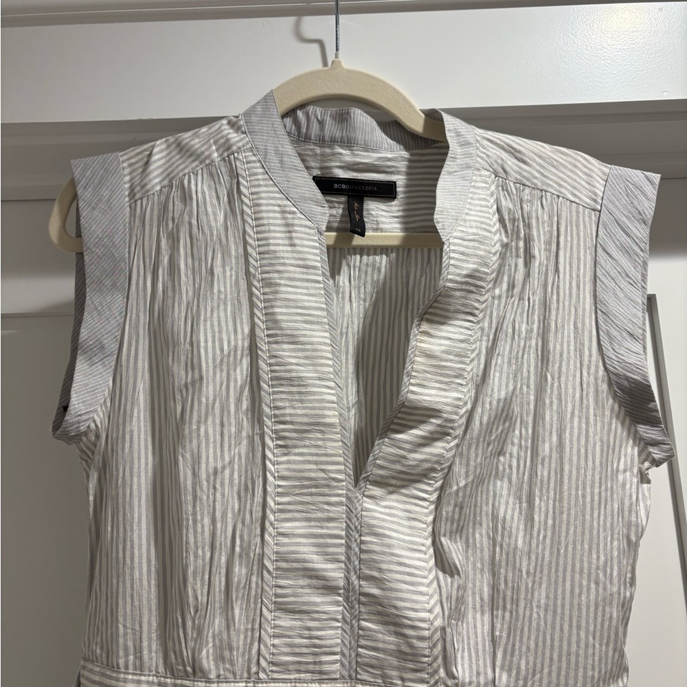 BCBG Maxazira Pinstripe V-Neck Dress Size 6 - Picture 4 of 9